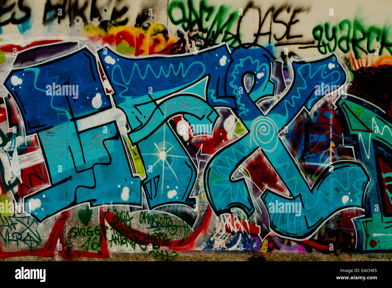 GfX graffiti tag couleur peinture Mur de Berlin urbaine Photo Stock Alamy
