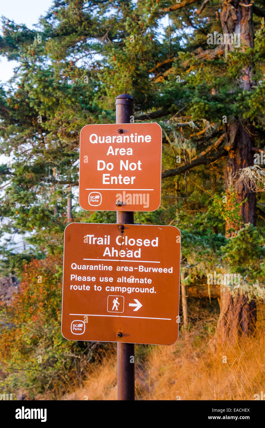 'Zone de quarantaine, n'entrez pas'. Parc provincial Ruckle, Salt Spring Island, British Columbia, Canada Banque D'Images