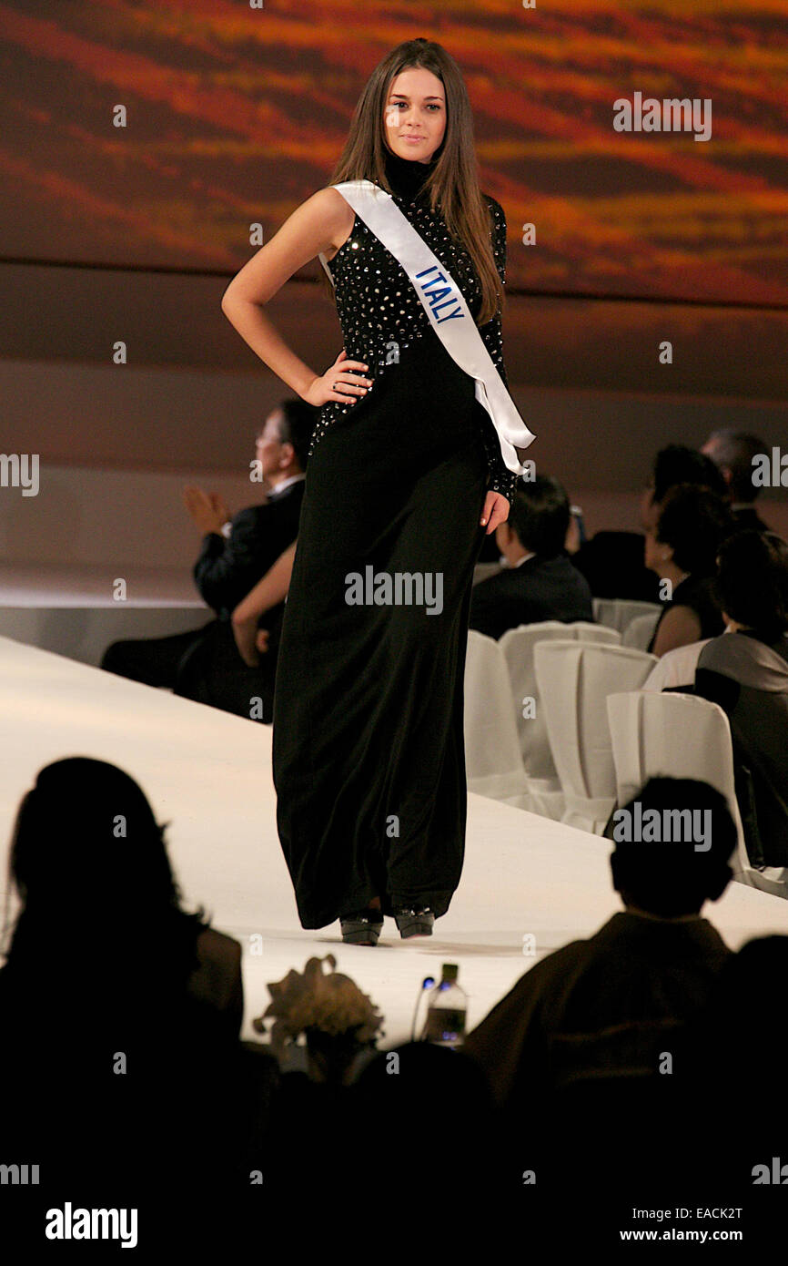 Tokyo, Japon. 11Th Nov, 2014. Miss Italie 156 Brazzarola. Miss Italie 156 Brazzarola marche le long de la piste pendant les "La 54e Concours de beauté Miss International 2014" le 11 novembre 2014 à Tokyo, Japon. Le concours réunit les femmes de plus de 65 pays et régions au Japon pour devenir de nouveaux "Ambassadeurs de bonne volonté de beauté' et aussi fait don d'argent pour les enfants défavorisés à travers le monde pensent que leur 'Mest Fonds International'. (Photo de Rodrigo Reyes Marin/AFLO) Banque D'Images