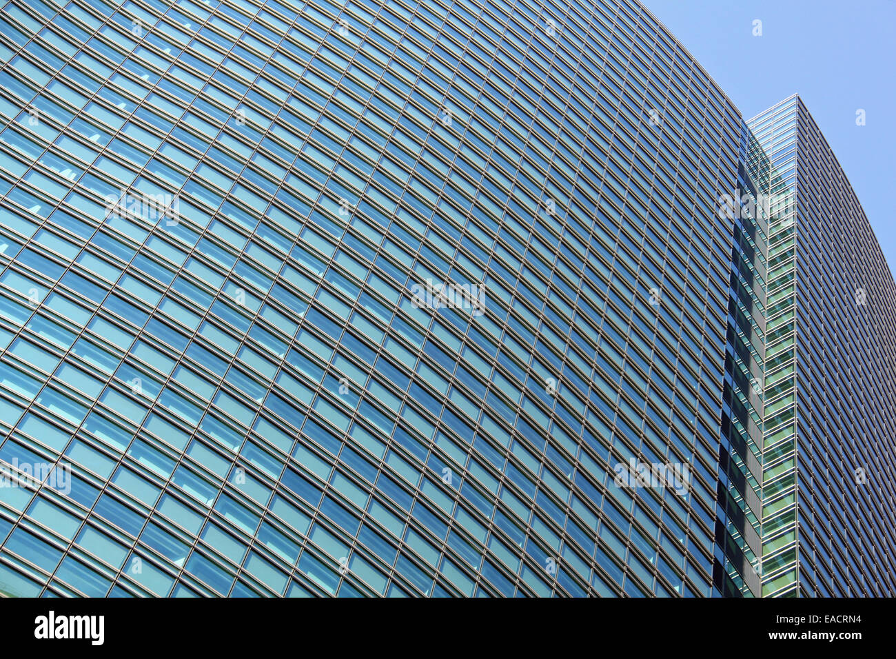 Immeuble de bureaux modernes dans le quartier de Shiodome Tokyo, Japon Banque D'Images