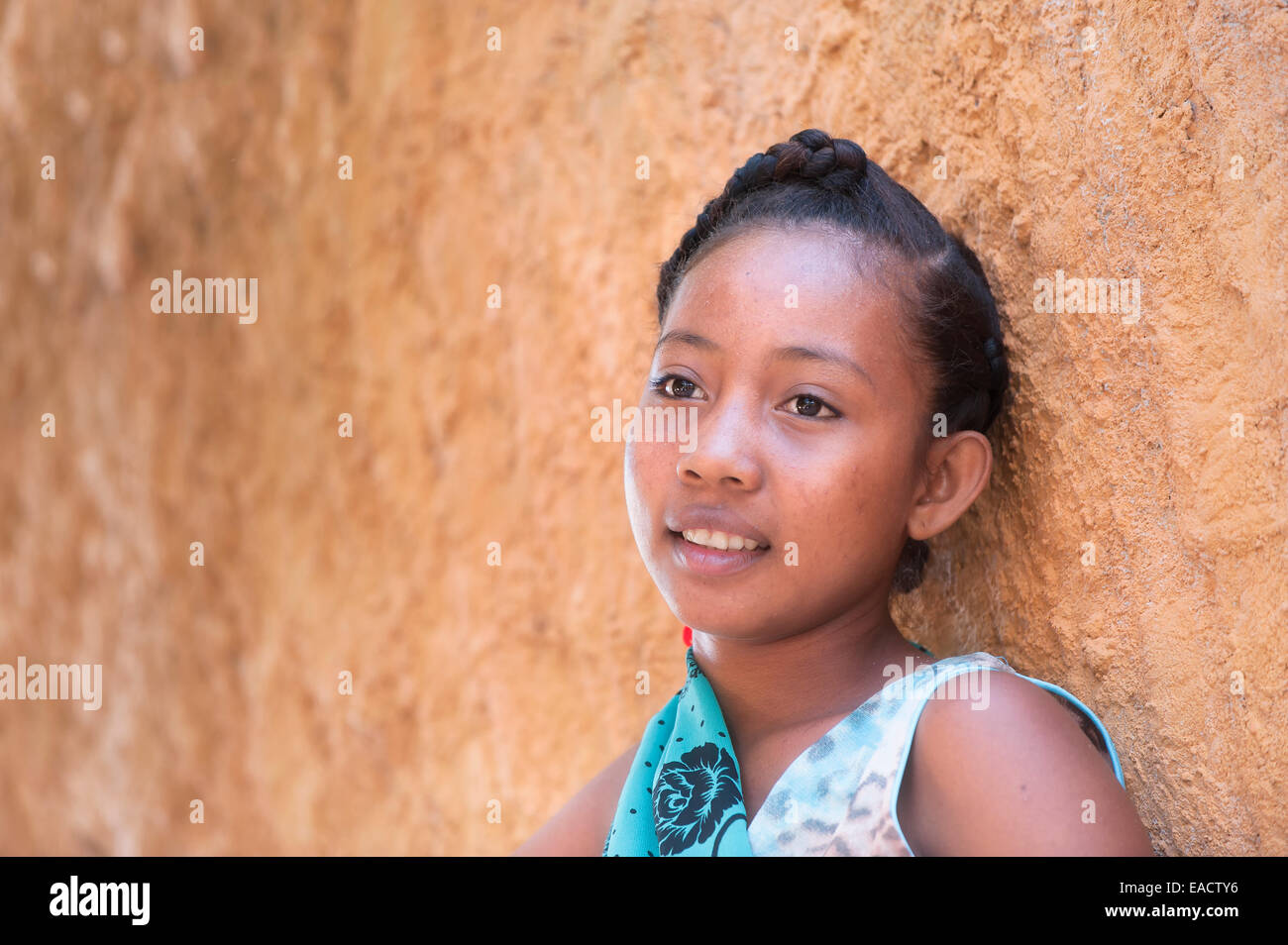 Jeune fille malgache (15-16 ans), Morondava, la province de Toliara, Madagascar Banque D'Images