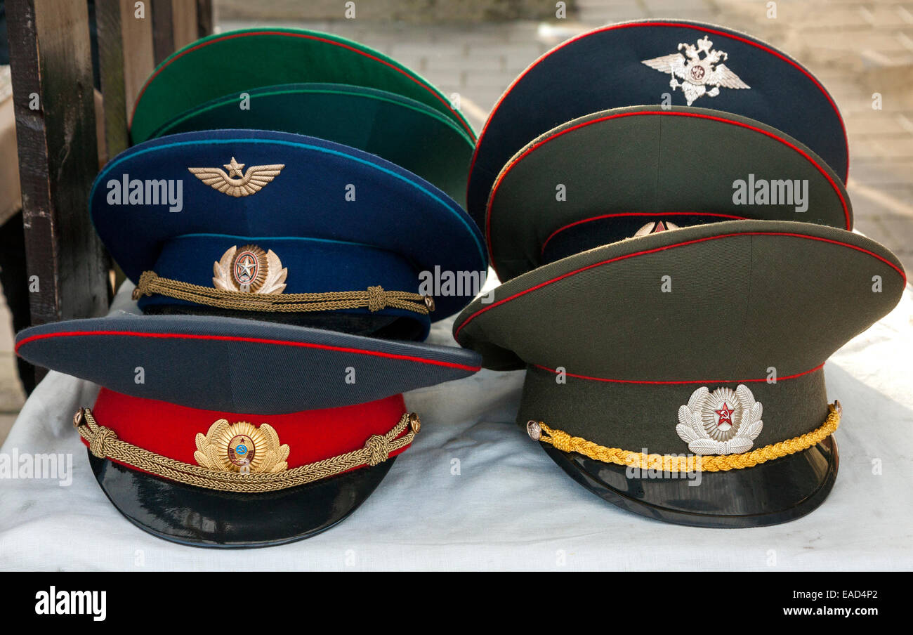 Collection de bouchons de l'agent de l'armée soviétique en vente sur le marché Banque D'Images