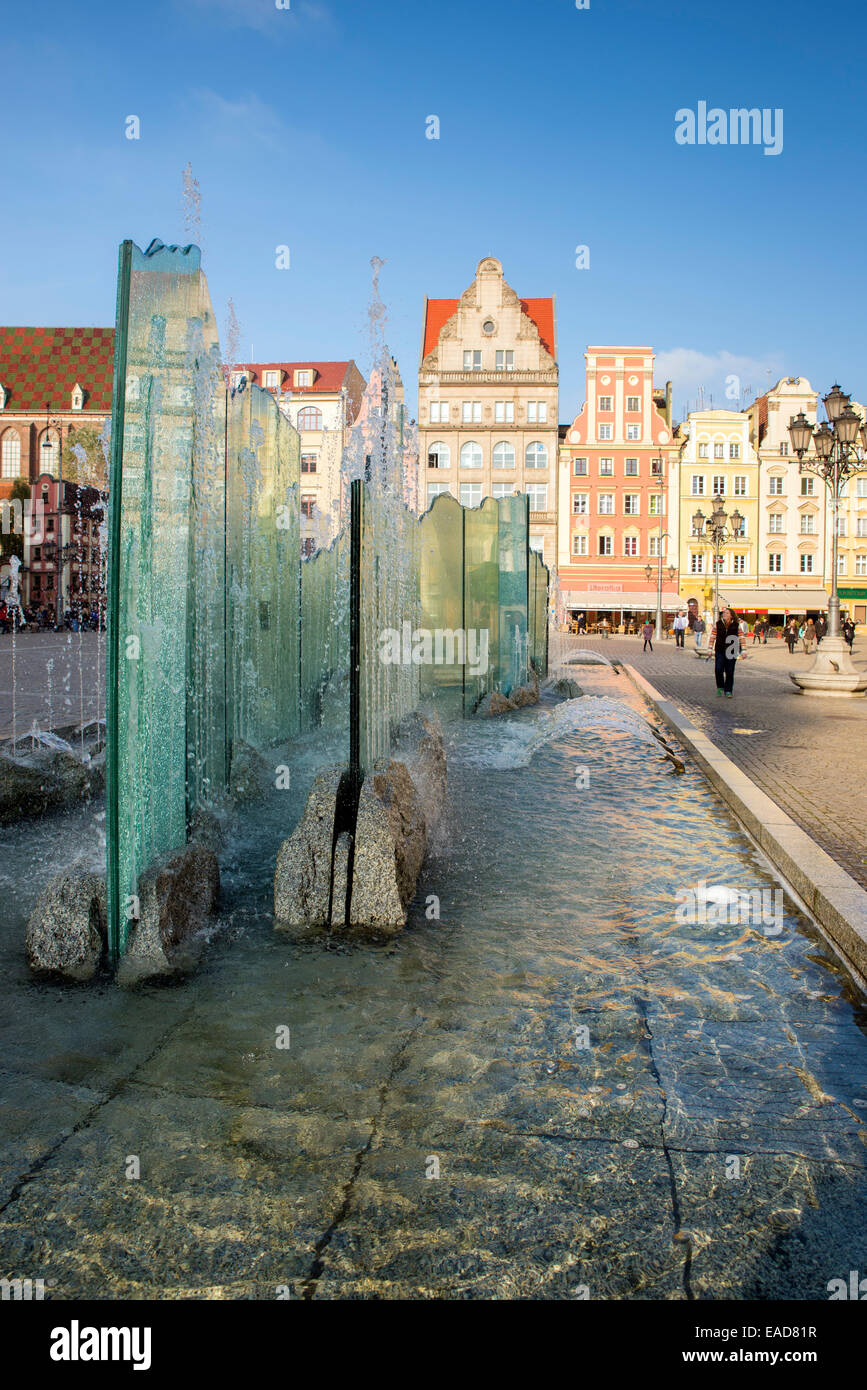 WROCLAW, Pologne - 24 octobre 2014 : Centre-ville de Wroclaw, Fontaine et place du marché de cour Banque D'Images