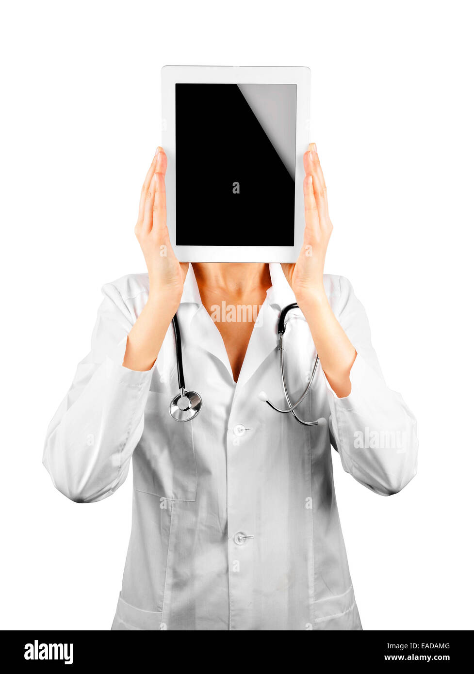 Doctor in lab coat pour couvrir son visage Tablet PC Banque D'Images