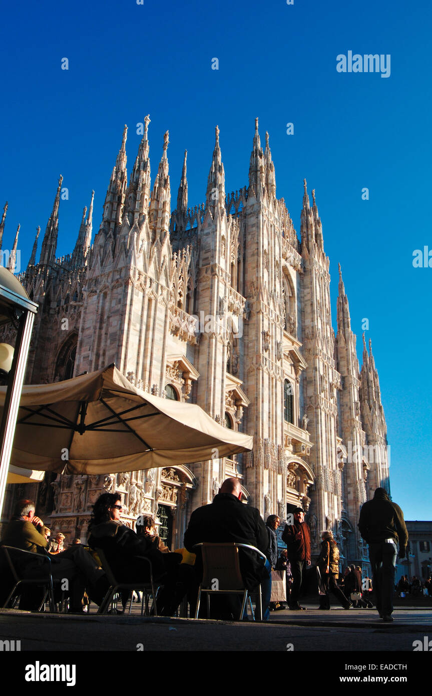 L'Italie, Lombardie, Milan, Piazza Duomo, de la cathédrale Duomo, Café Banque D'Images