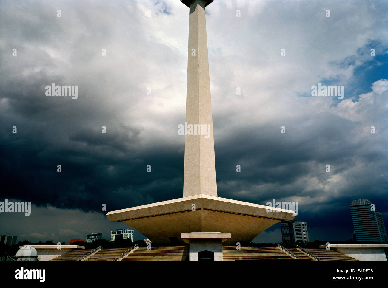 Monument national de l'indépendance en place Merdeka à Jakarta en Java en Indonésie en Asie du Sud-Est Extrême-Orient. Site touristique Travel Banque D'Images