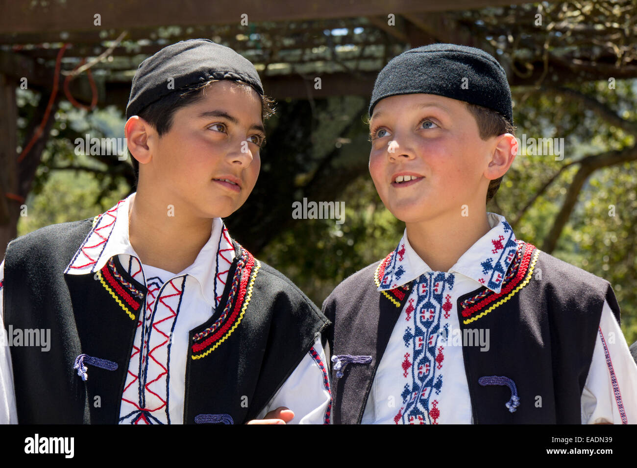 Greek-American les garçons, danseurs, Marin Festival Grec, ville de Novato, comté de Marin, en Californie Banque D'Images