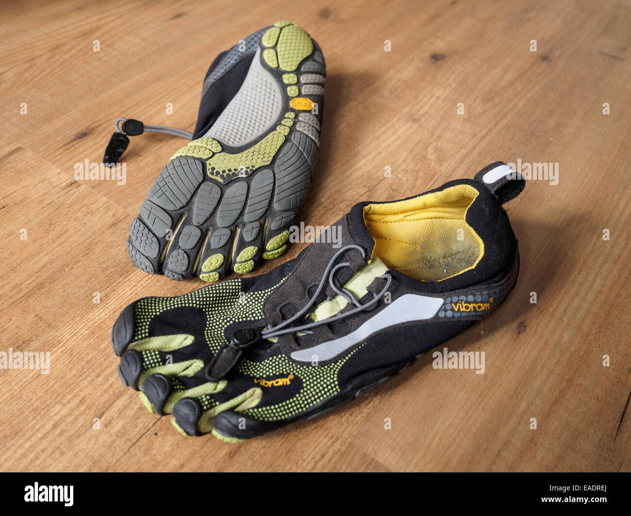Barefoot sports shoes Banque de photographies et d'images à haute  résolution - Alamy