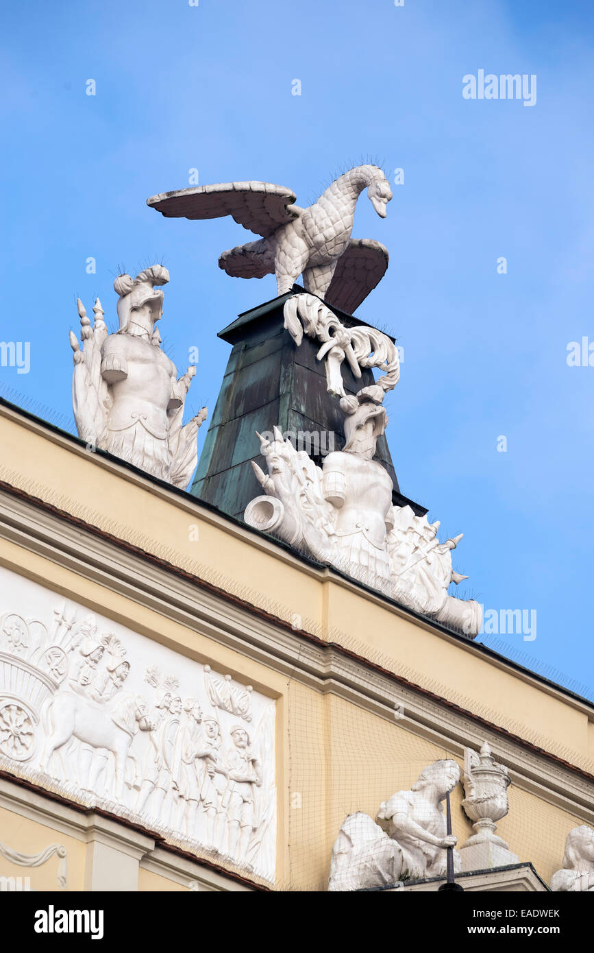 POZNAN, POLAN - Octobre 24, 2014​​ : chambre décorée avec un pélican. Le bâtiment s'élève à 78 sur la place du vieux marché . Banque D'Images