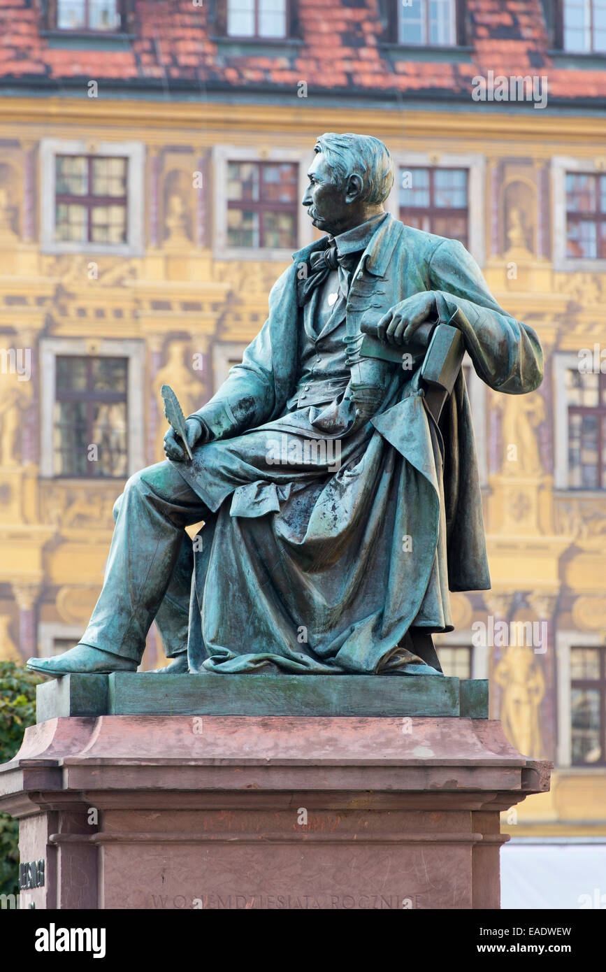 WROCLAW, Pologne - 24 octobre 2014 : monument Aleksander Fredro - célèbre écrivain polonais - Wroclaw - Vieille ville Banque D'Images