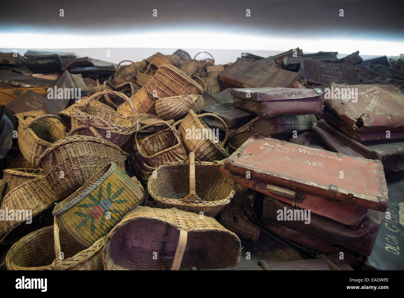 AUSCHWITZ, Pologne - 25 octobre 2014 : les sacs des victimes dans le camp d'Auschwitz I, un ancien camp d'extermination nazi à Oswiecim, Pologne Banque D'Images