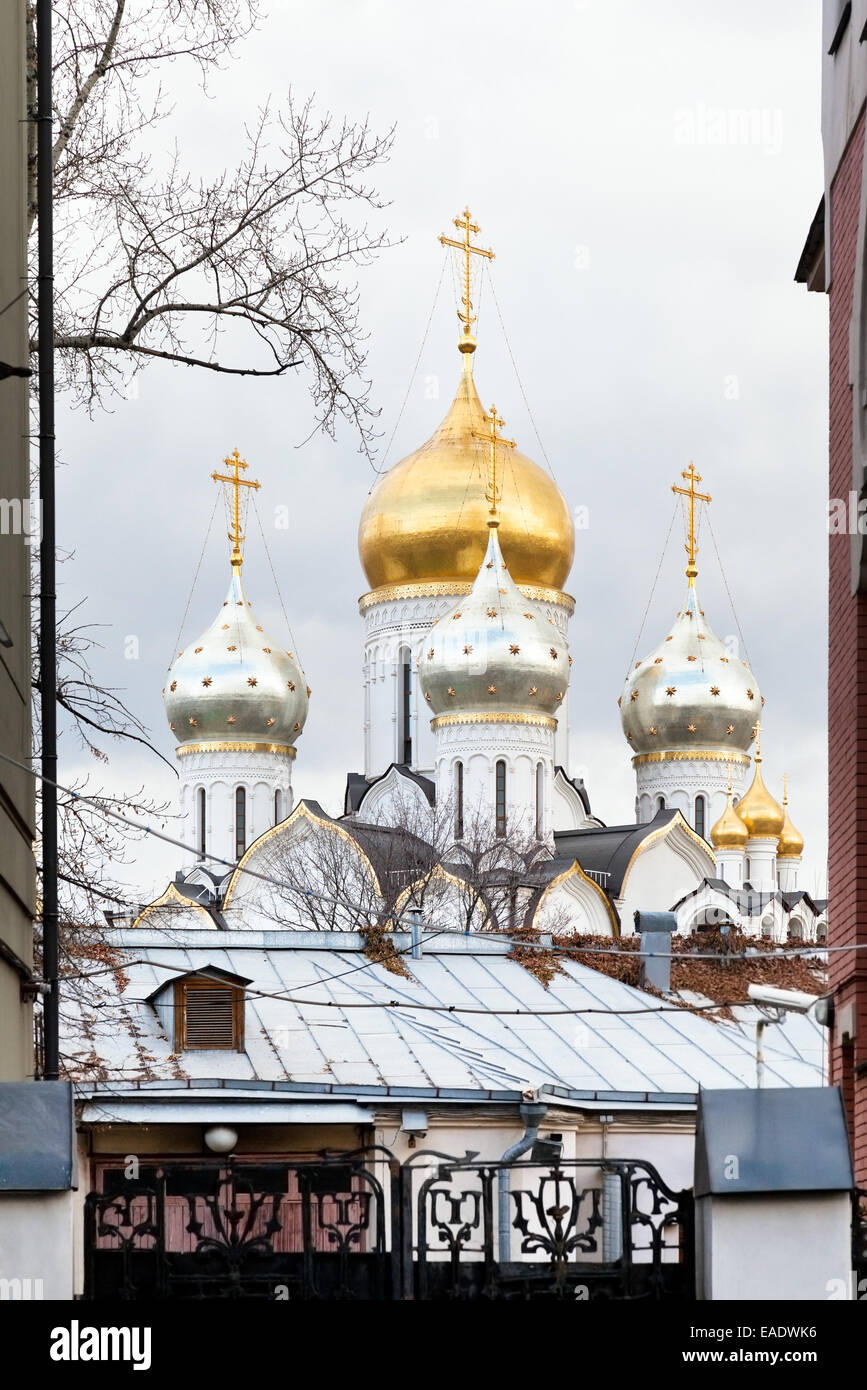 La ville de Moscou - Dôme de l'église le couvent Zachatyevsky Ostozhenka Street à l'automne 24 Banque D'Images