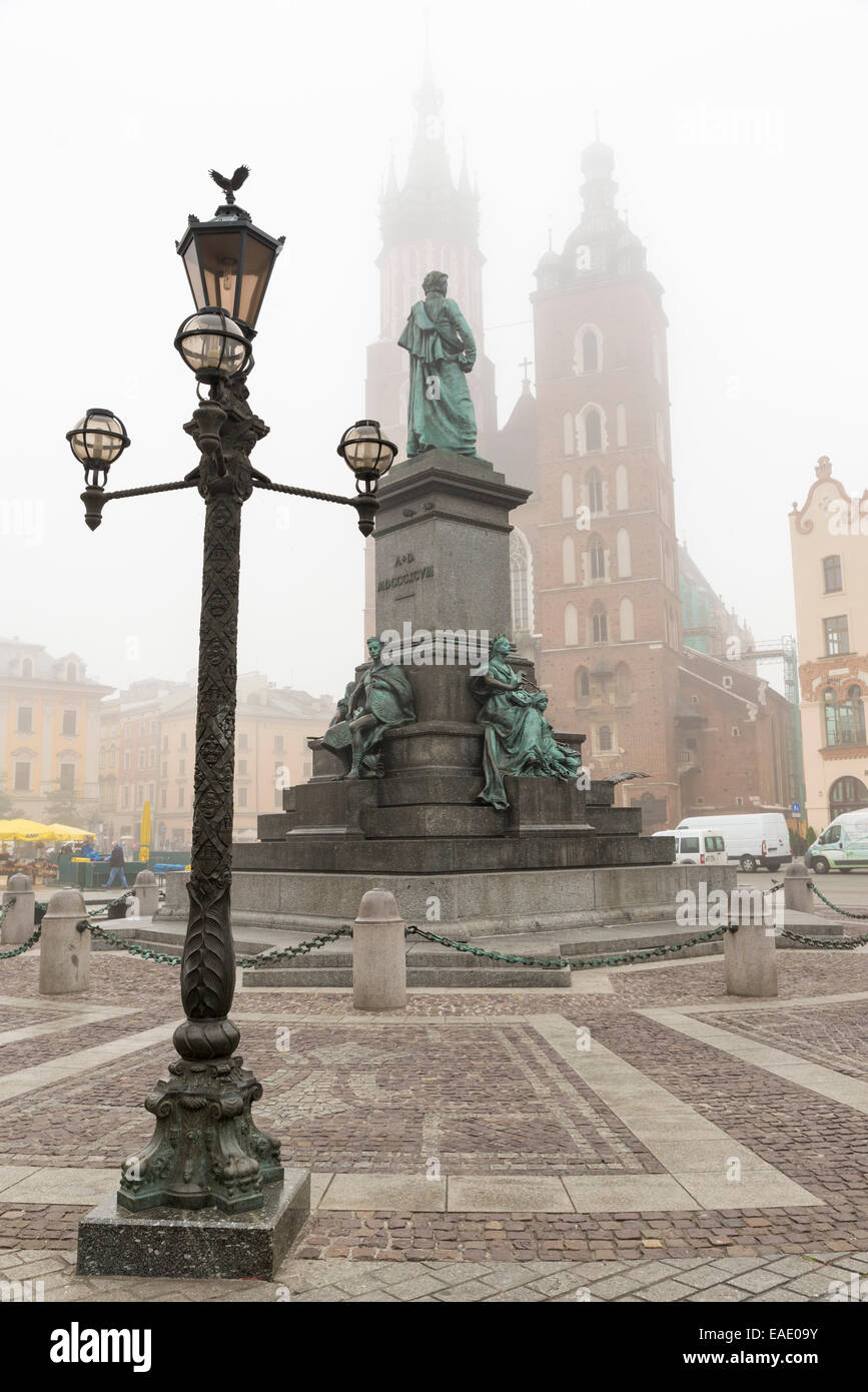 Cracovie, Pologne - 27 octobre 2014 : un matin d'automne brumeux sur le marché Banque D'Images