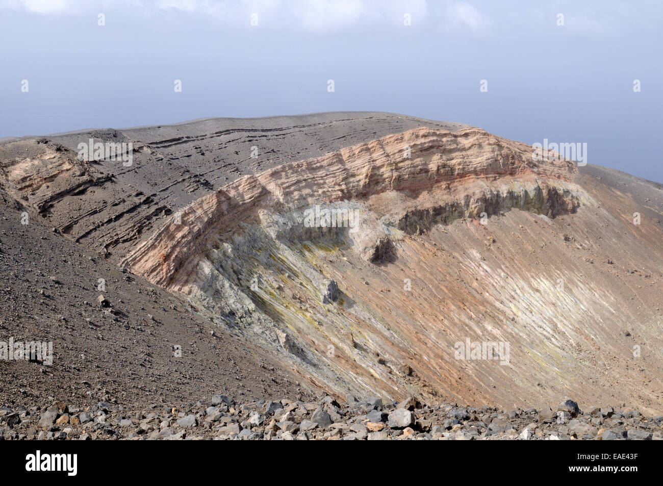 Crête du cratère volcanique de l'Île Vulcano Sicile Italie Banque D'Images