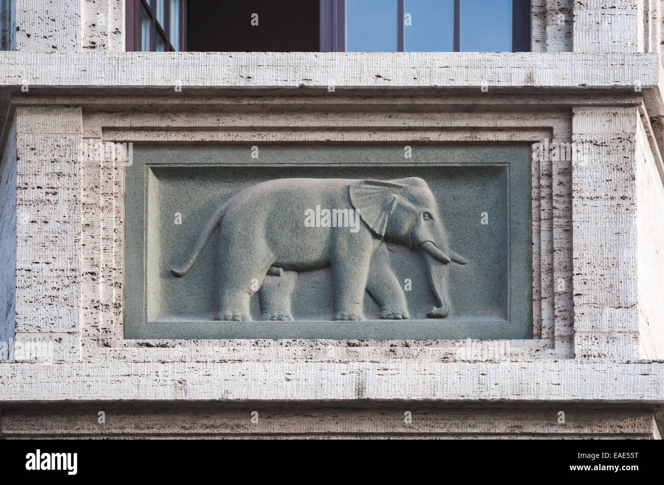 Elephant en relief sur le balcon de l'Hotel Elephant, Weimar, Thuringe, Allemagne Banque D'Images