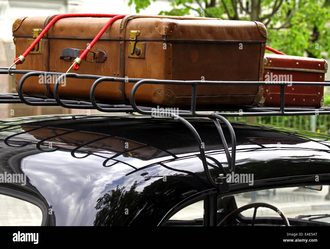 Suitcase vintage car Banque de photographies et d'images à haute résolution  - Alamy