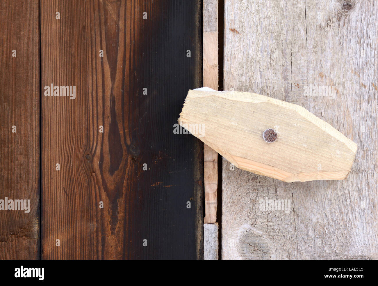 Close-up du loquet de porte en bois primitive Banque D'Images