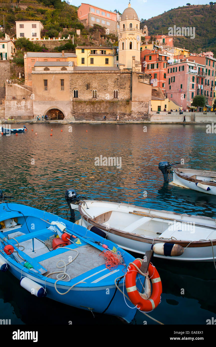 Vernazza harbour, Cinque Terre Italie. Banque D'Images