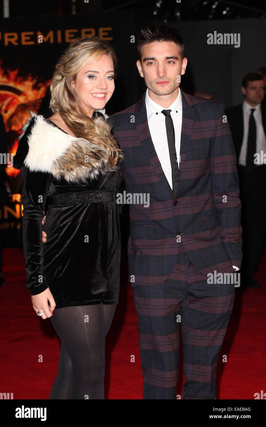 Tom Parker et petite amie d'arriver pour la première mondiale de 'The Hunger Games : Clarak Partie 1" à l'Odeon Leicester Square, Londres. 10/11/2014/photo alliance Banque D'Images