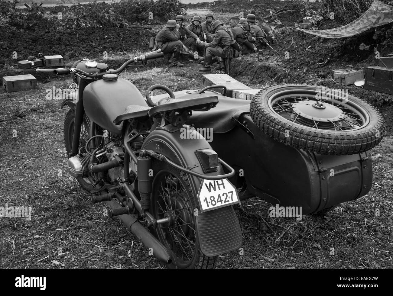 IMZ Ural M66 de fabrication russe des années 70 et d'un side-car moto peint pour représenter un véhicule allemand guerre WW2, la victoire Show, 2014 Banque D'Images