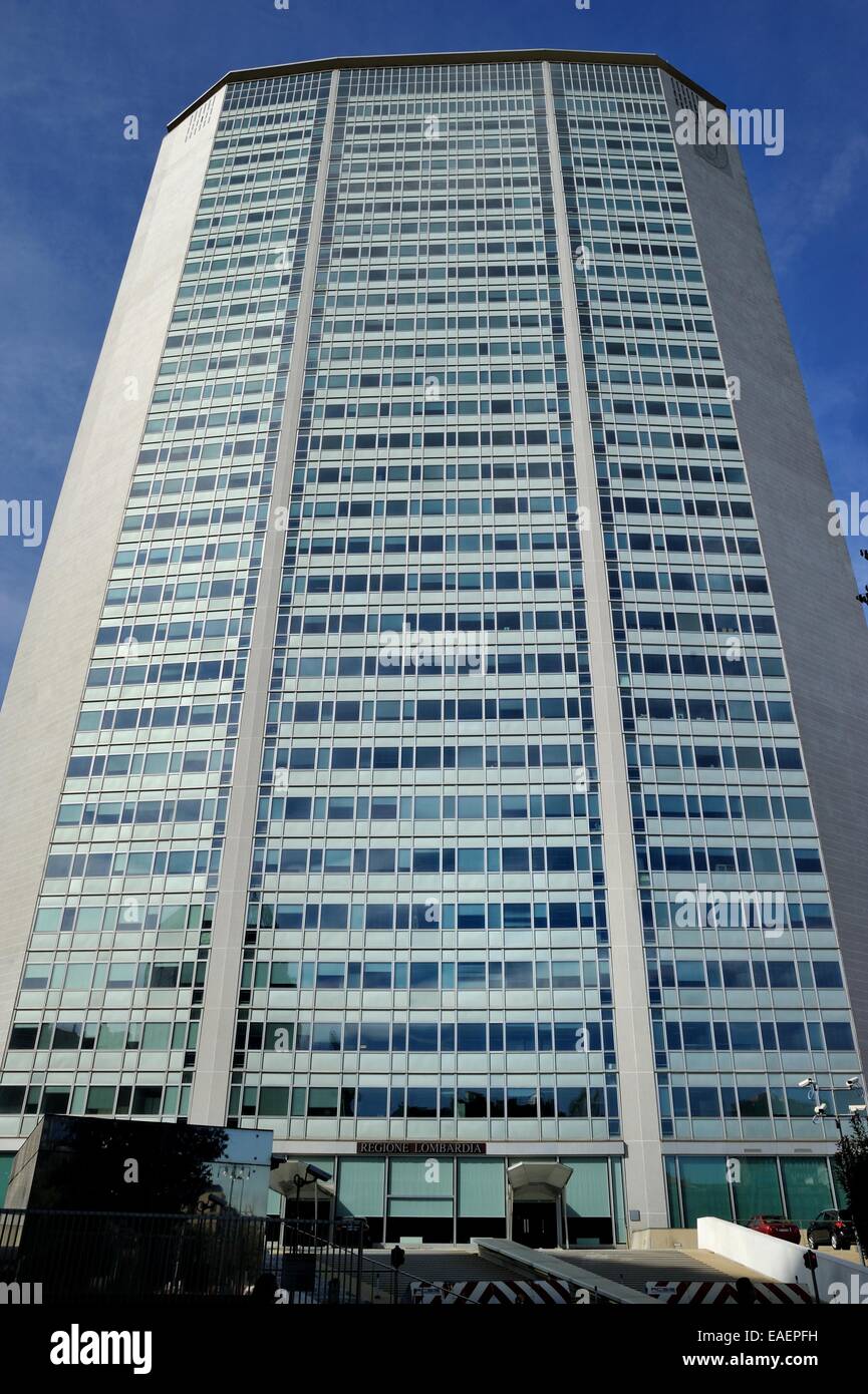 Torre Pirelli Milan (grattacielo Pirelli - Pirellone), vue de face. Banque D'Images