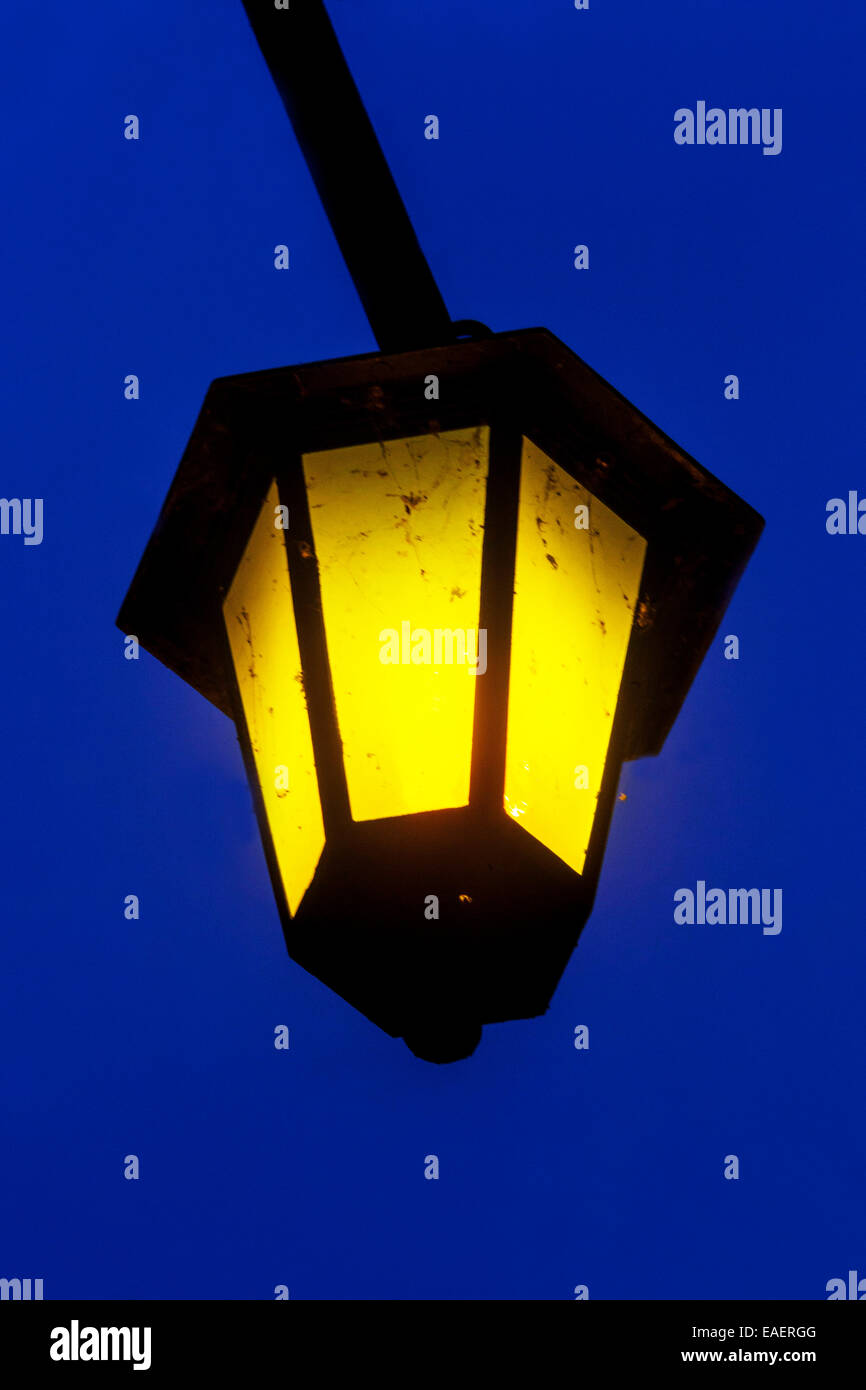 Street lantern twilight Banque D'Images