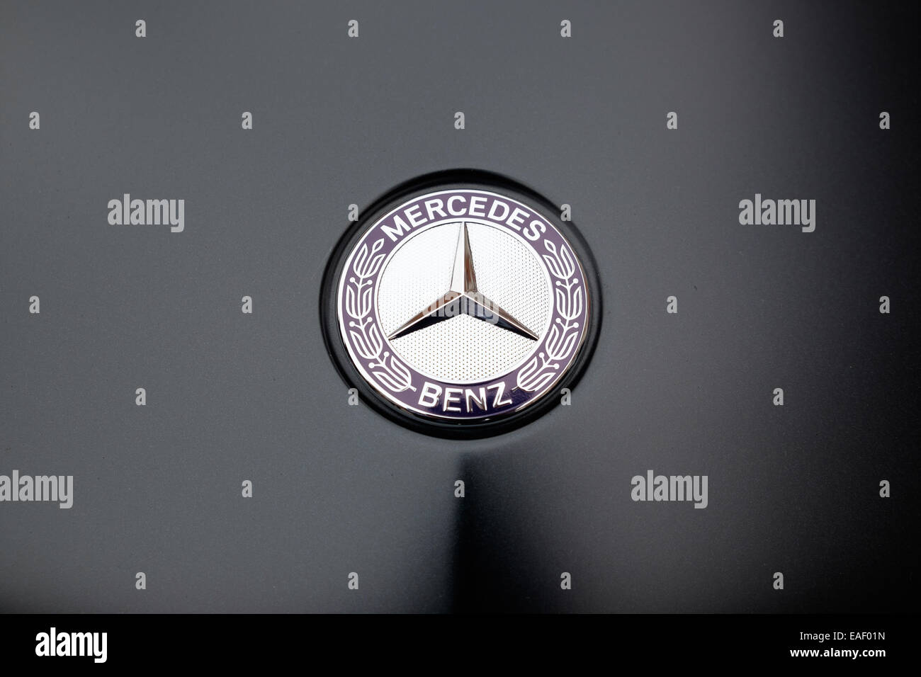 Automobiles Mercedes Benz logo capot vue rapprochée Banque D'Images