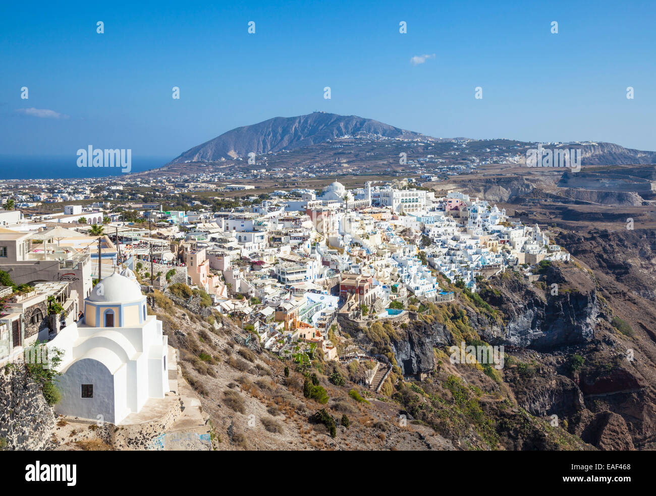 La ville de Fira et l'Église grecque de Saint Stylianos, Firostefani, Santorin (thira), îles Cyclades, îles grecques, Grèce, Europe Banque D'Images