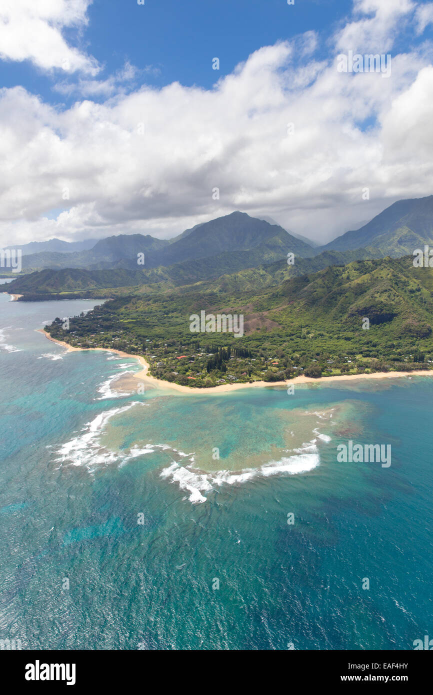 Tunnels et Haena Beach à partir de l'air, Kauai, Hawaii, USA Banque D'Images