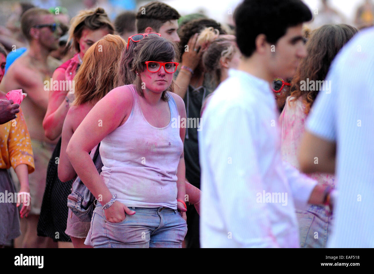 BENICASIM, ESPAGNE - 21 juillet : les gens au travail à couleur Holi Pringles FIB (Festival Internacional de Benicassim) Festival. Banque D'Images