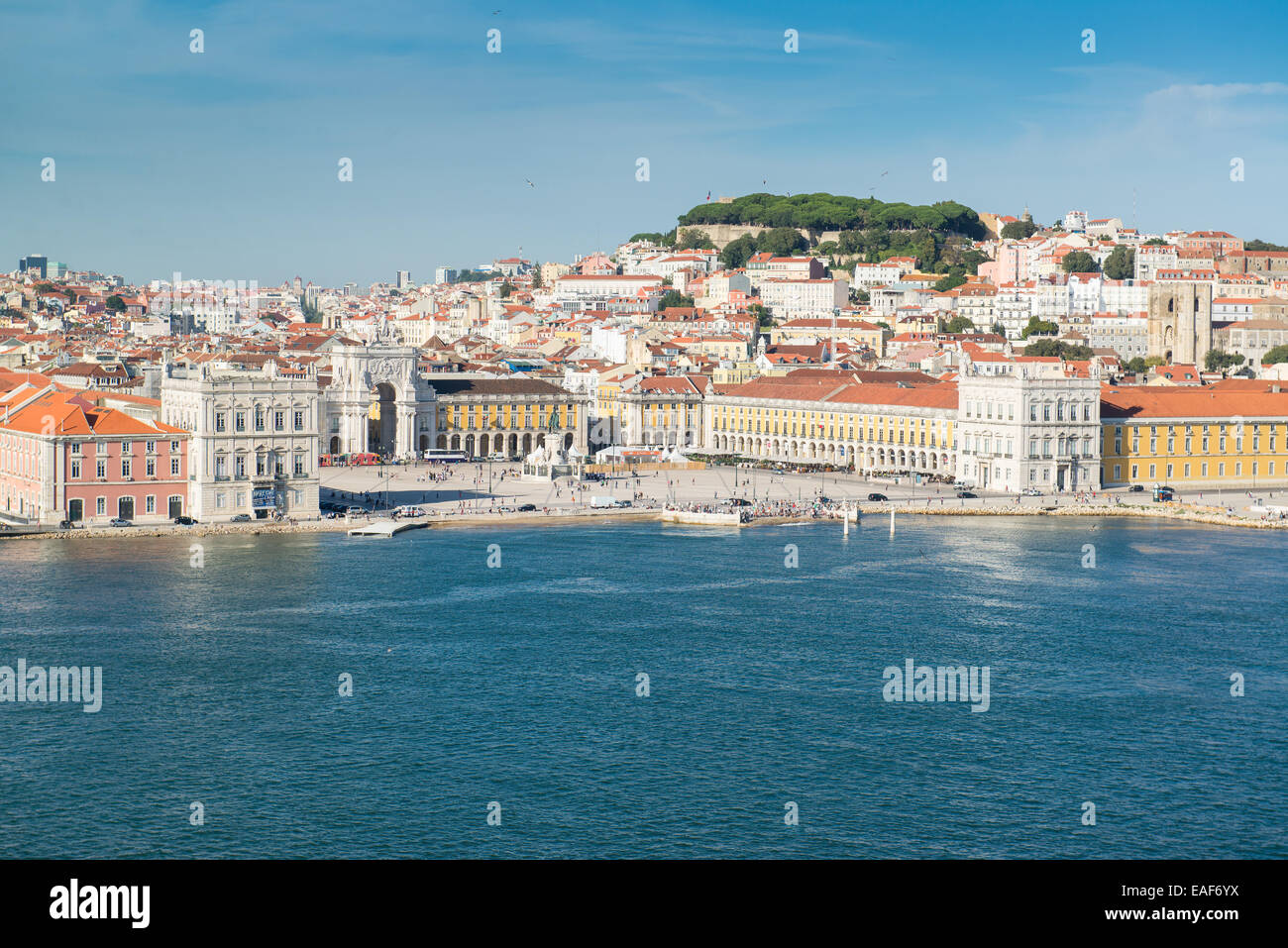 Une vue sur la Praça do Comércio (Place du Commerce) à Lisbonne, Portugal. Banque D'Images