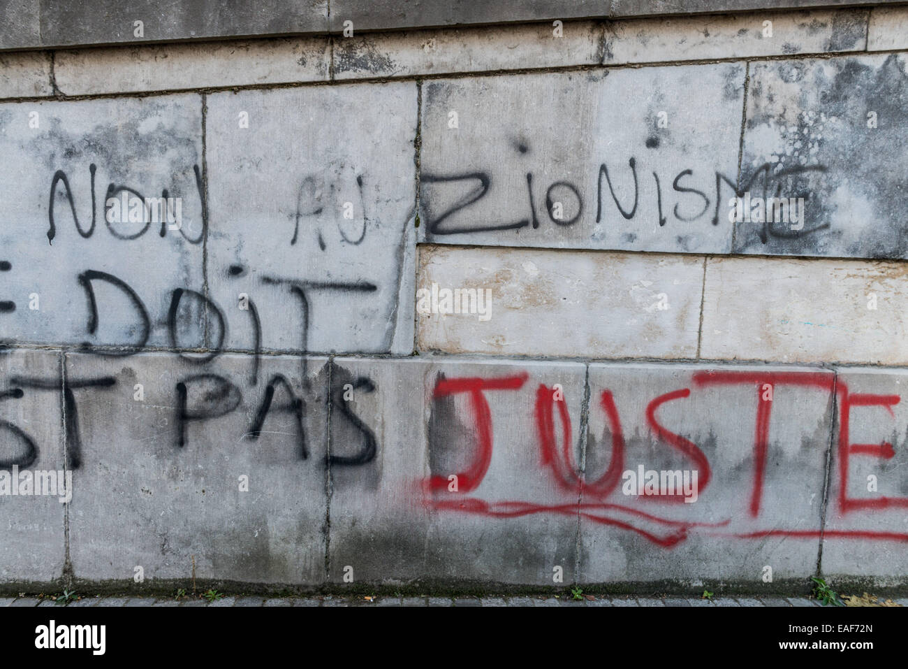 Bruxelles couvert de graffitis anti-austérité du gouvernement après mars jeudi dernier. Banque D'Images
