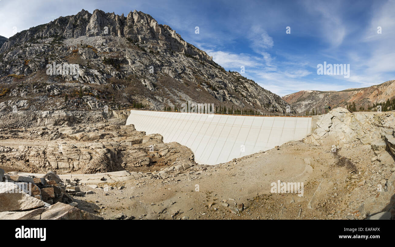 Le barrage du lac du sud avec pas d'eau visible à cause de la sécheresse en Californie Banque D'Images