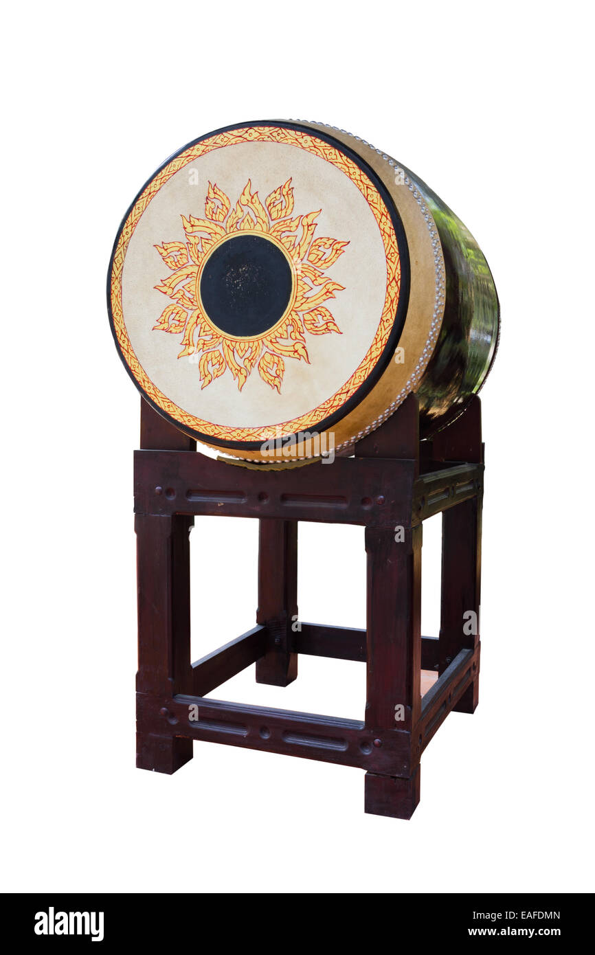 Tambours traditionnels thaïlandais instrument utilisé dans la guerre isolé sur fond blanc Banque D'Images