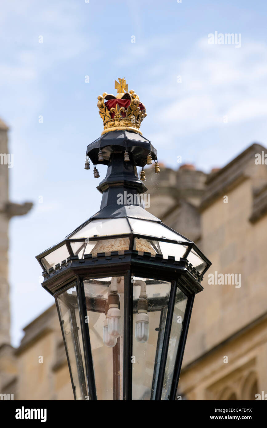 WINDSOR, Royaume-Uni - 6 juin 2014 : point de vue extérieur sur la cité médiévale du château de Windsor Windsor, en Angleterre. Le Château de Windsor est un royal res Banque D'Images