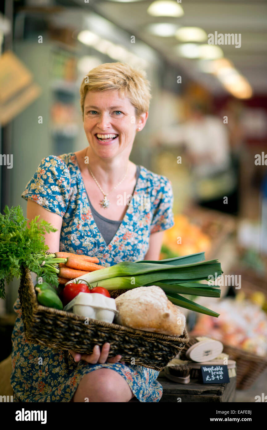 La meilleure nourriture organique de l'entreprise en supermarchés Werburgh's St., Bristol UK - Lucy Gatward, Marketing Manager 2014 Banque D'Images