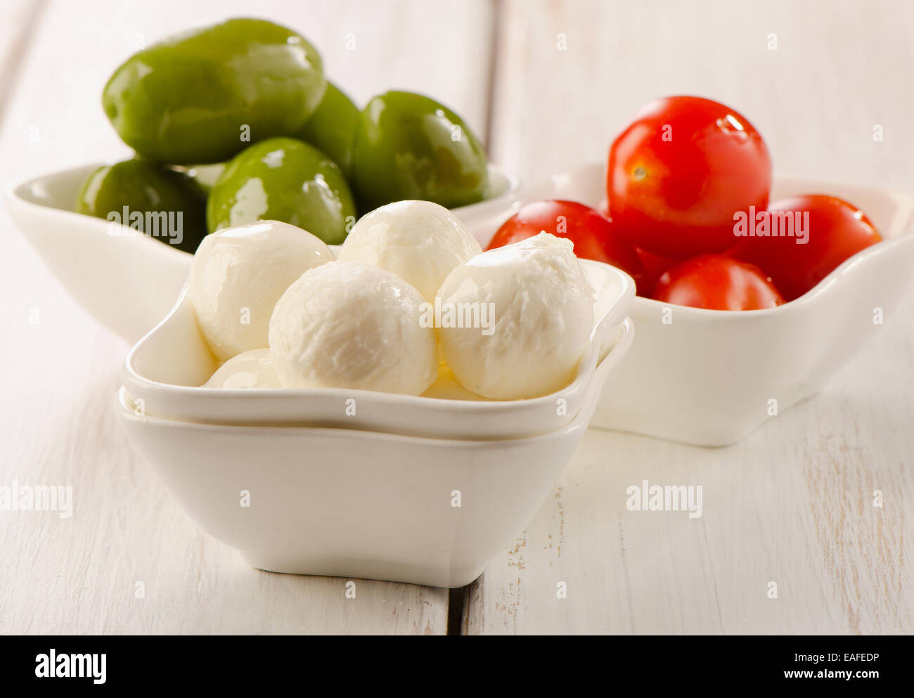 La mozzarella italienne fraîche dans un jeu de boules . selective focus Banque D'Images