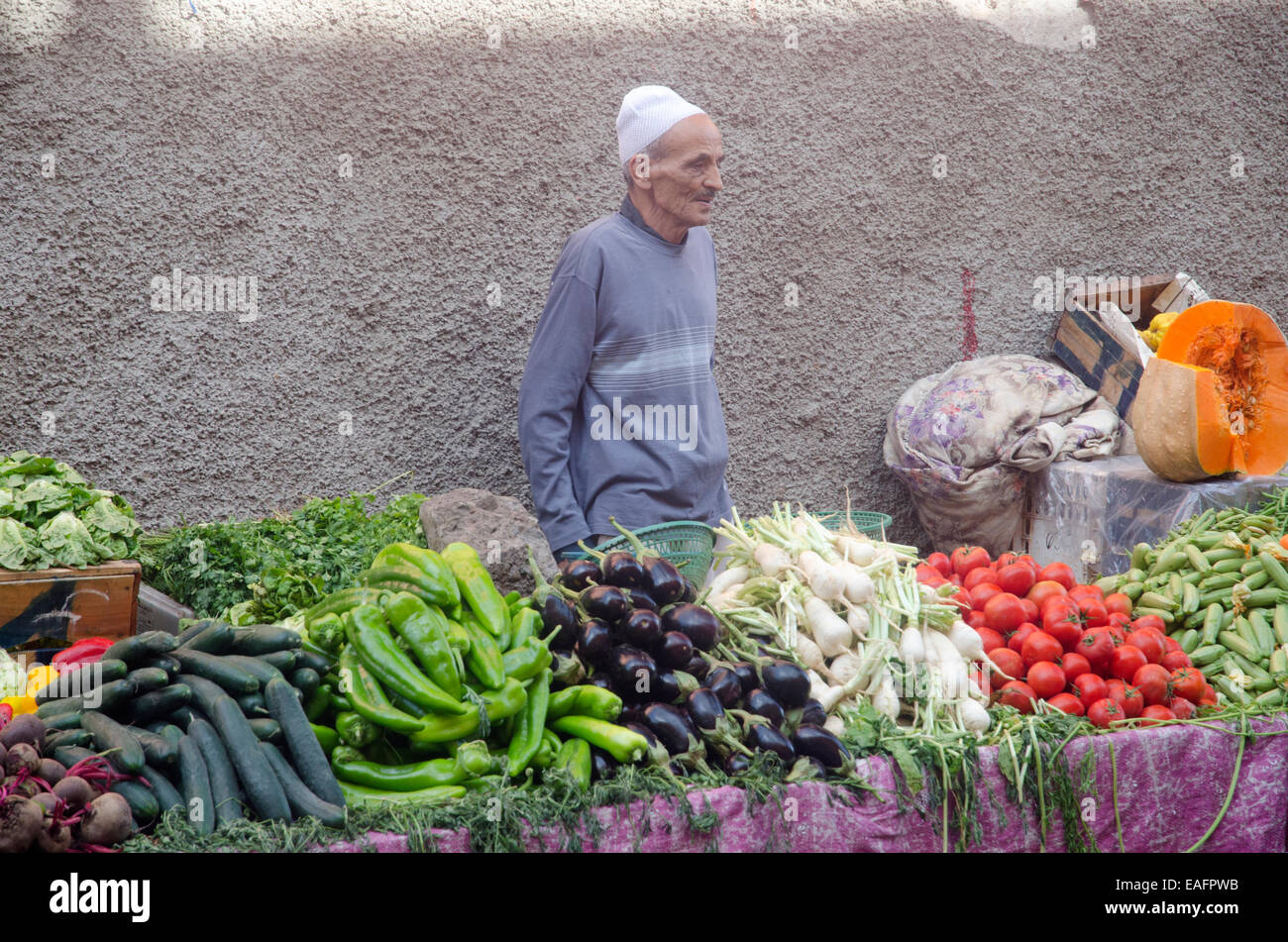 Vendeur de légumes Marrakech Maroc Banque D'Images