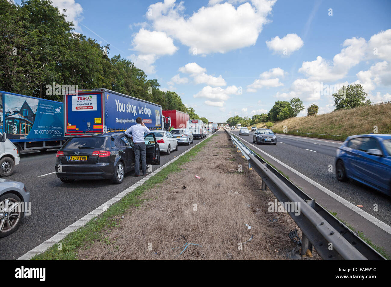 Traffic bloqué dans un embouteillage sur l'autoroute M 6 voies en direction nord entre les sorties 17 et 18 près de Cheshire Nantwich Banque D'Images