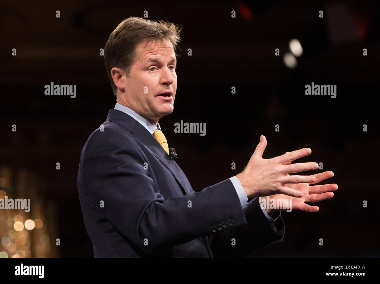 Vice-premier ministre, Nick Clegg, s'exprimant lors de la conférence annuelle de l'IBC à l'hôtel Grosvenor,Londres Banque D'Images