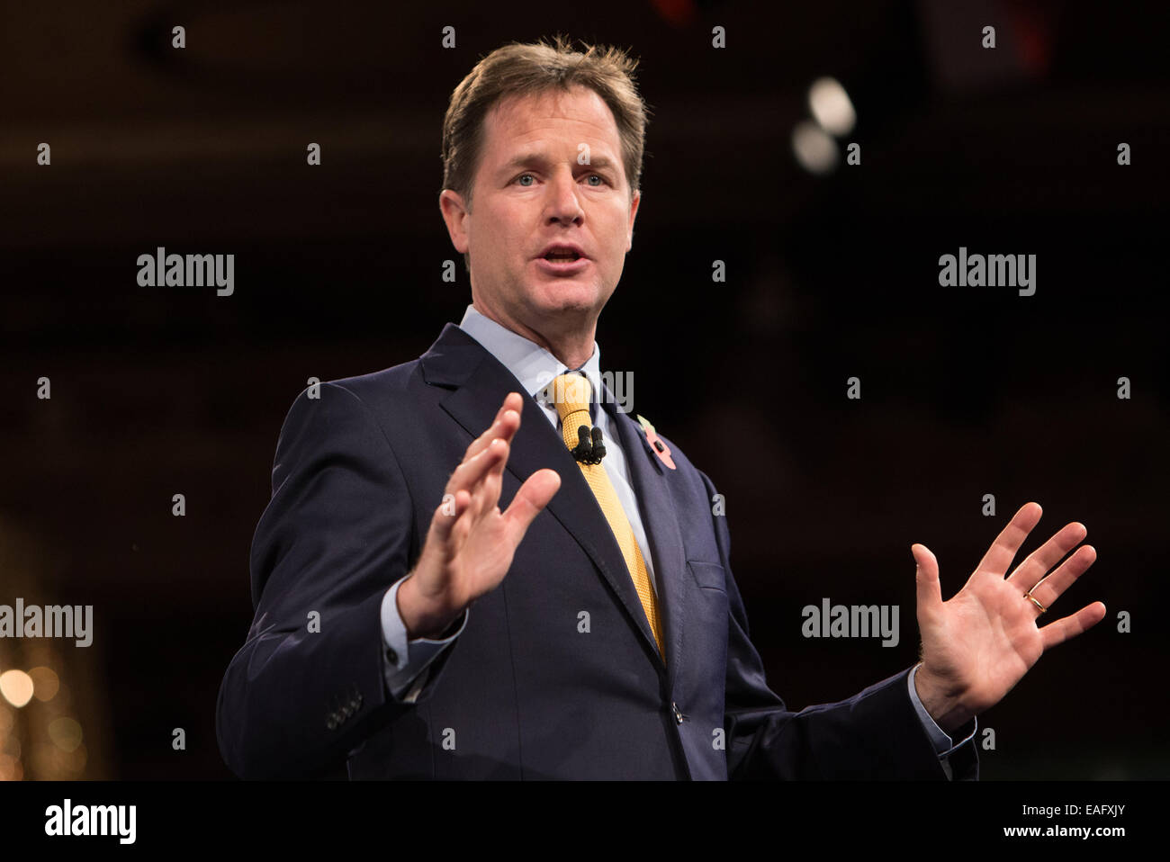 Vice-premier ministre, Nick Clegg, s'exprimant lors de la conférence annuelle de l'IBC à l'hôtel Grosvenor,Londres Banque D'Images