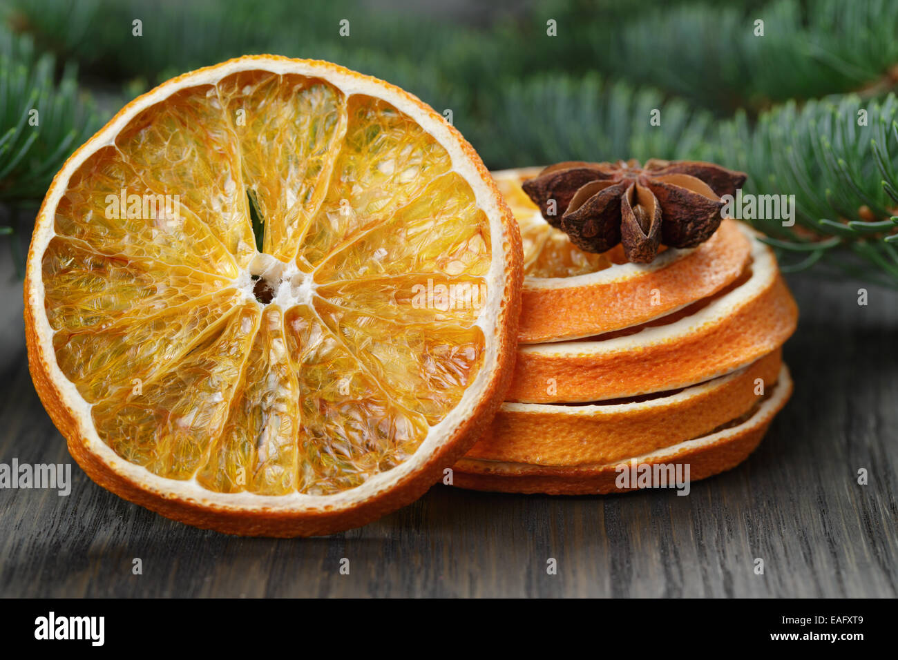 Tranches d'orange séchée à l'étoile d'anis, les décorations de Noël Banque D'Images