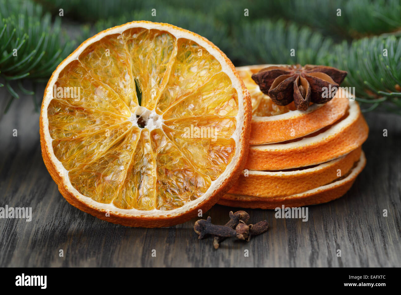Tranches d'orange séchée à l'étoile d'anis, les décorations de Noël Banque D'Images