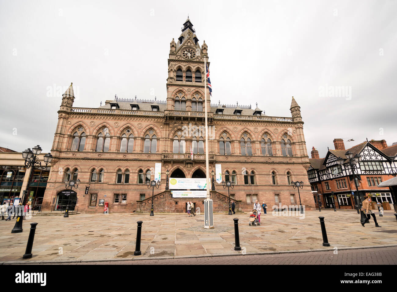 CHESTER, Royaume-Uni - juin 9, 2014 : Vue de la ville de Chester City sur un matin de printemps pluvieux Banque D'Images