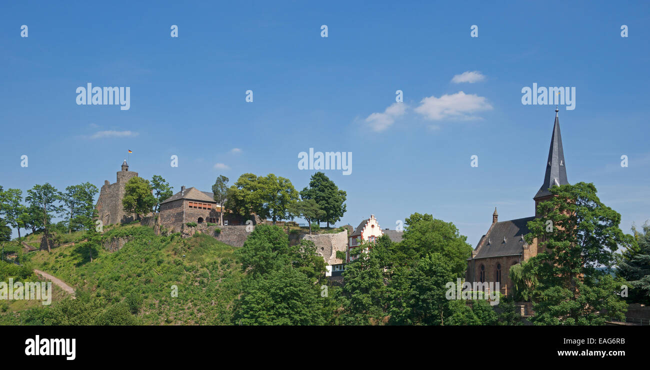 Saarburg Château et l'église Saarland Allemagne Banque D'Images