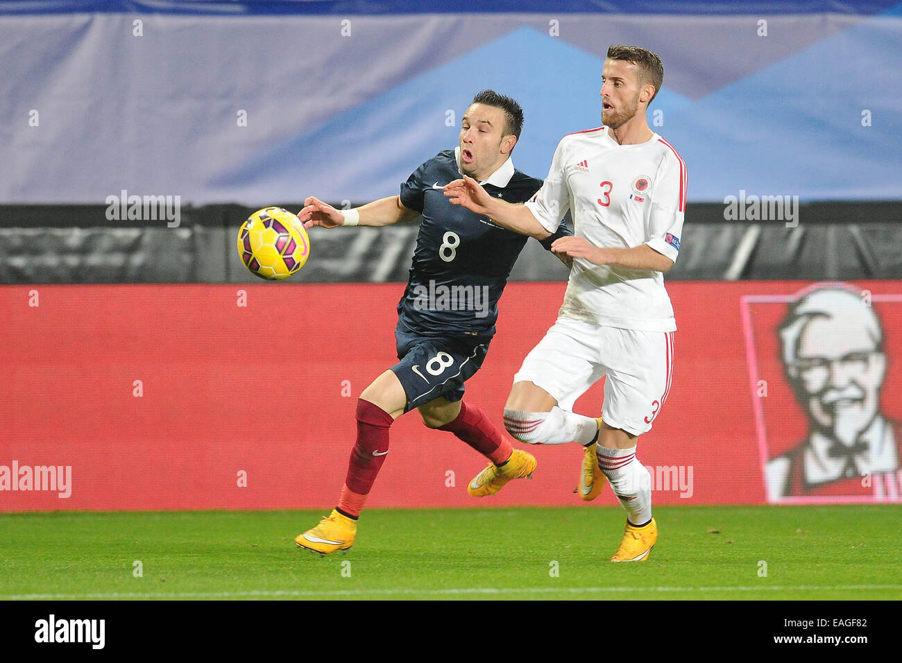 Stade de la Route-de-Lorient, Rennes, France. 14 novembre, 2014. Le football international friendly. La France contre l'Albanie. Mathieu Valbuena (France) a contesté par Ermir Lenjani (Albanie) : Action de Crédit Plus Sport Images/Alamy Live News Banque D'Images