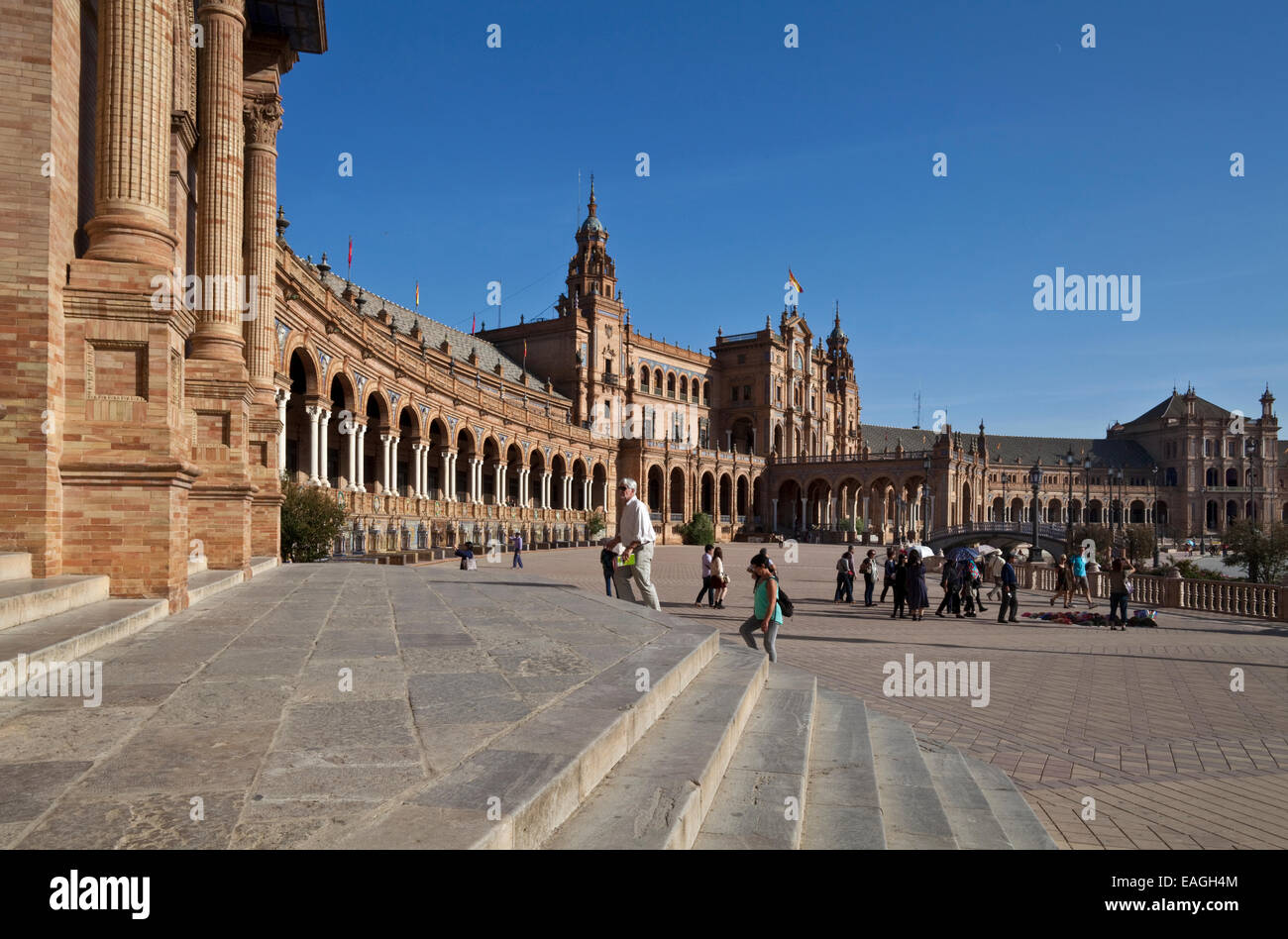 La Plaza de España, dans la région de Parque de Maria Luisa construit pour l'exposition 1929 Ibero-Americana à Séville, Andalousie, Espagne Banque D'Images