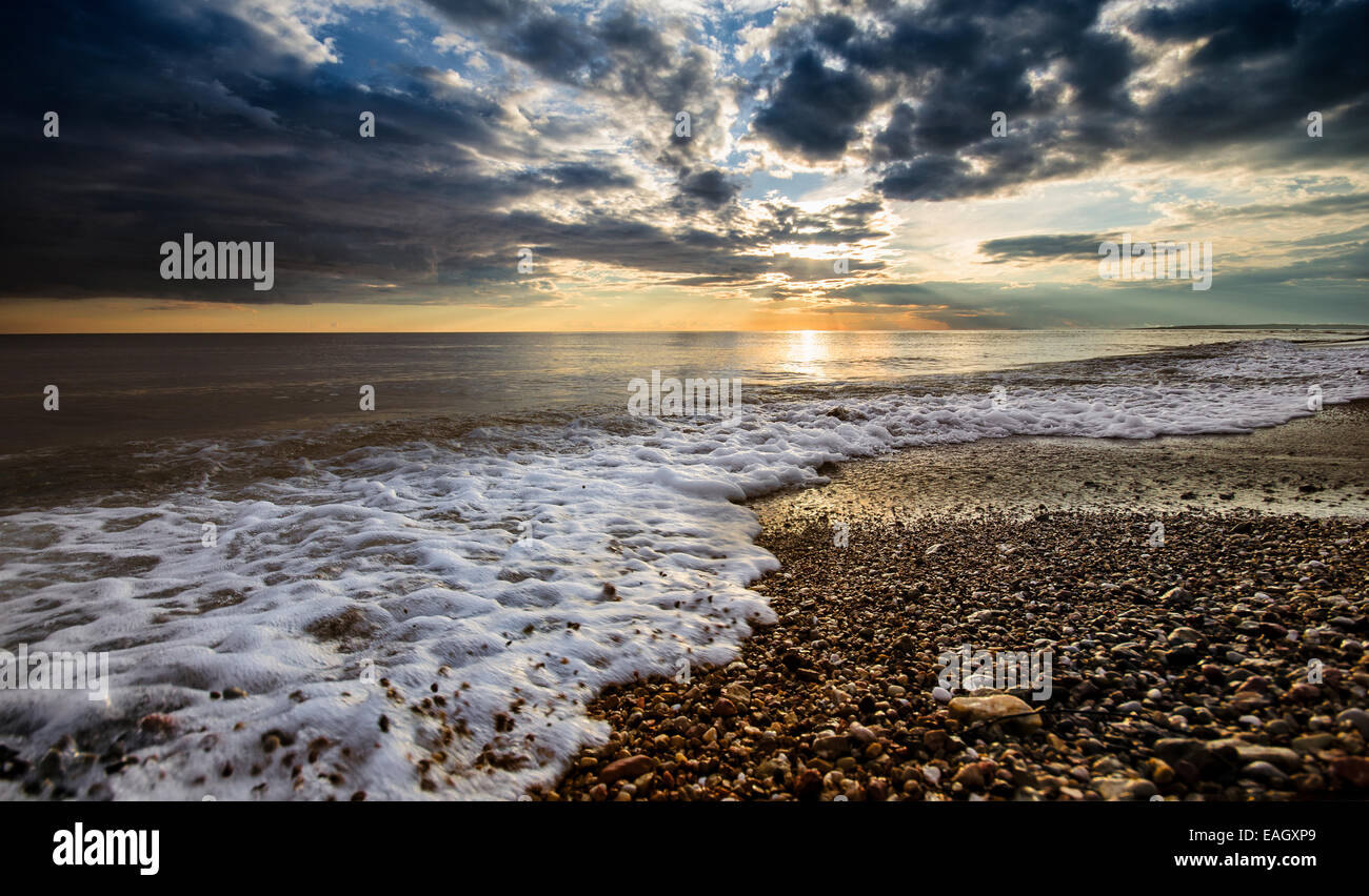 Coucher du soleil sur un fond une mer Grèce Banque D'Images
