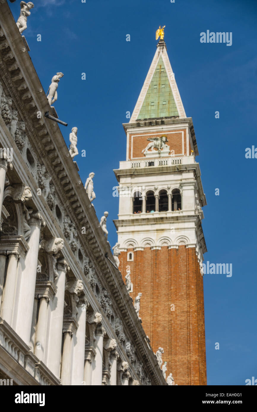 Le Campanile, Piazza San Marco, Venise, Vénétie, Italie Banque D'Images