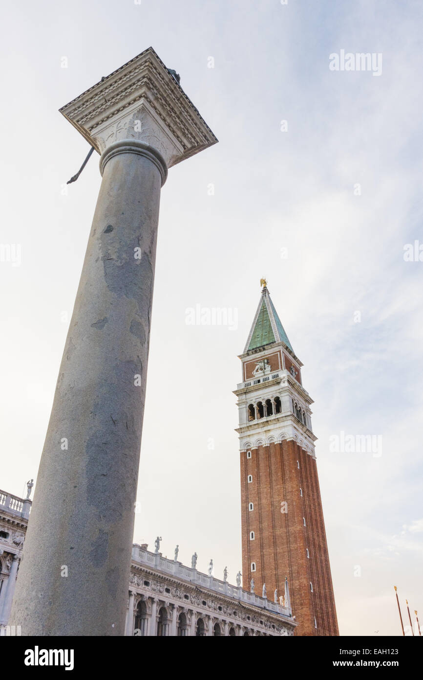 Le Campanile, Piazzetta San Marco, Venise, Vénétie, Italie Banque D'Images